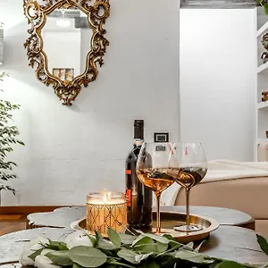 Trevi Fountain Luxury Apartment